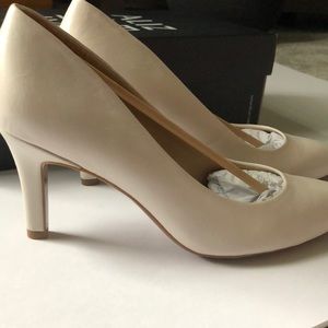 Naturalizer Shoes - Naturalizer Ivory 3 inch heels- size 6.5 Naturalizer Shoes - Naturalizer Ivory 3 inch heels- size 6.5